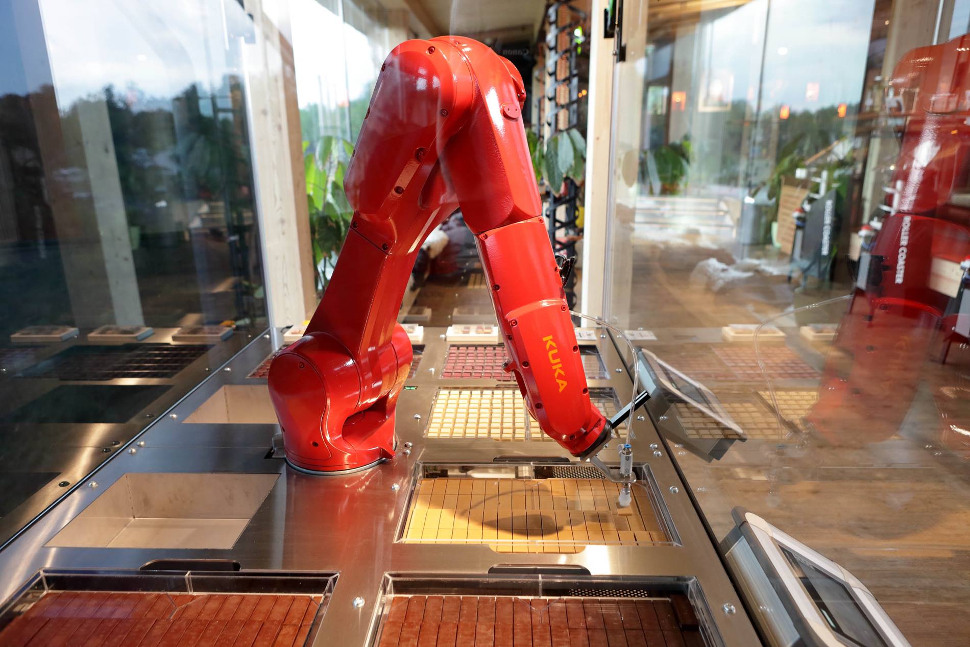 KUKA robots produceren chocolade bij Zotter