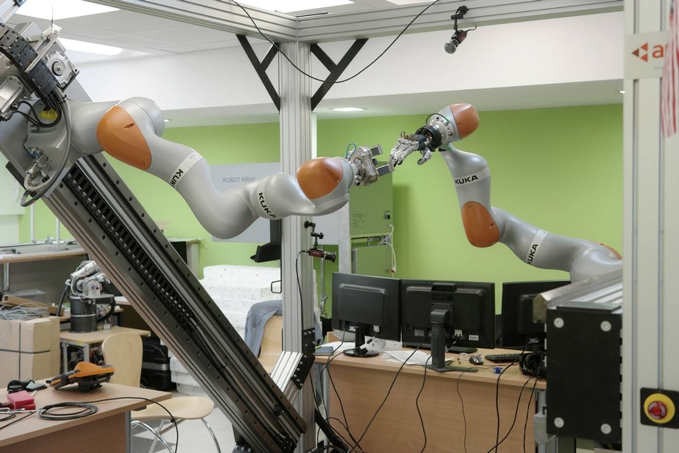 Roboty LBR iiwa na Politechnice ?ódzkiej