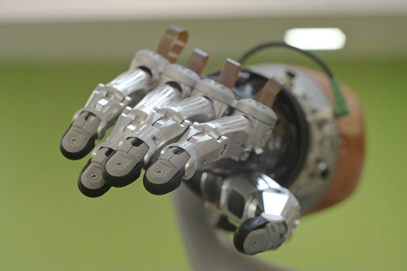 Robot LBR iiwa z chwytakiem SCHUNK