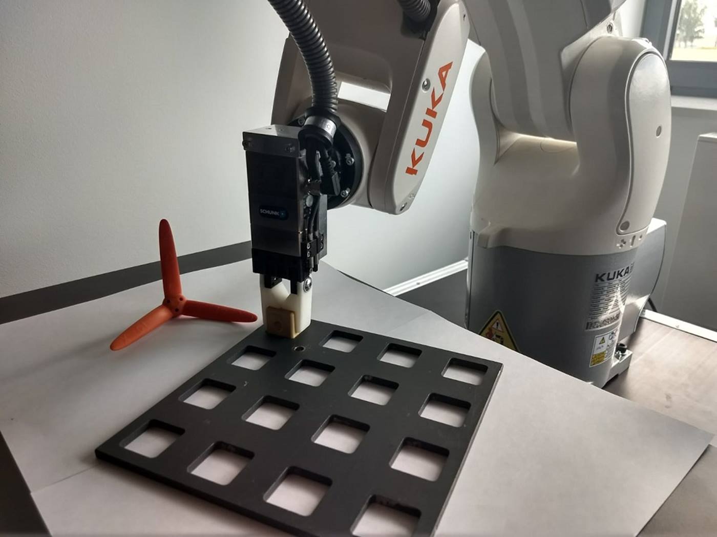 Mobilny zestaw z robotem KR 3 R540
