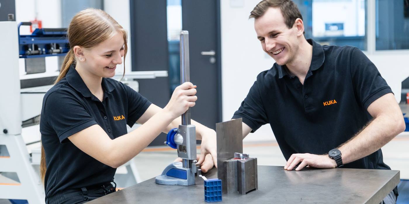 Training as an industrial mechanic: KUKA trainee at work in Augsburg