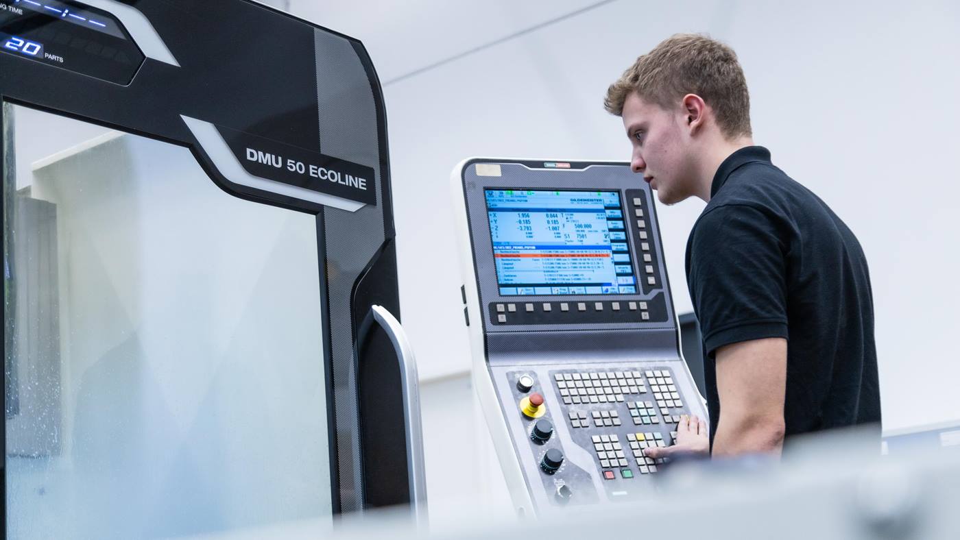 Training as a cutting machine operator at KUKA: Three young people in training