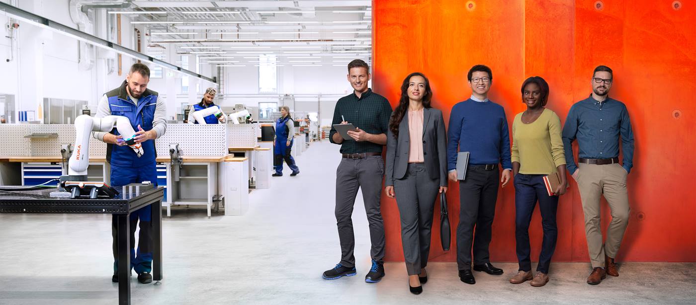 iiQKA:?Robots for the People