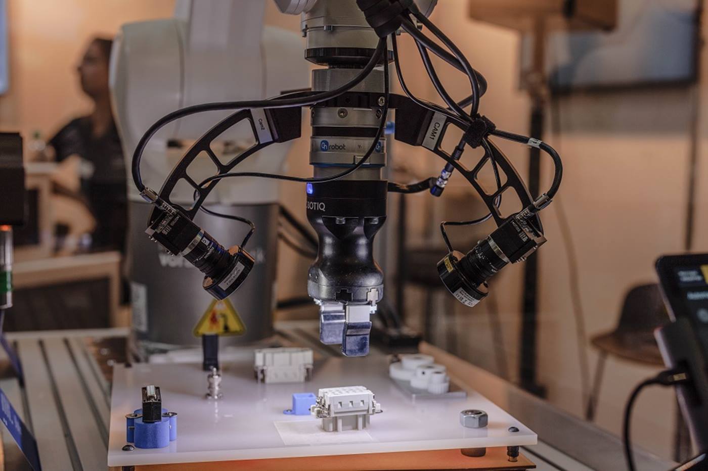 KUKA Micropsi automatica 2023 1