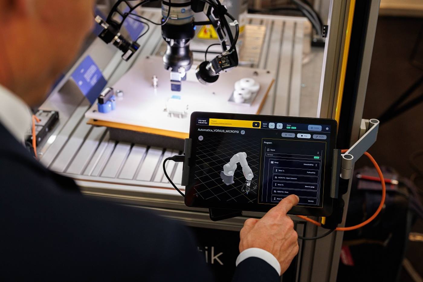 KUKA_Micropsi_automatica 2023 3