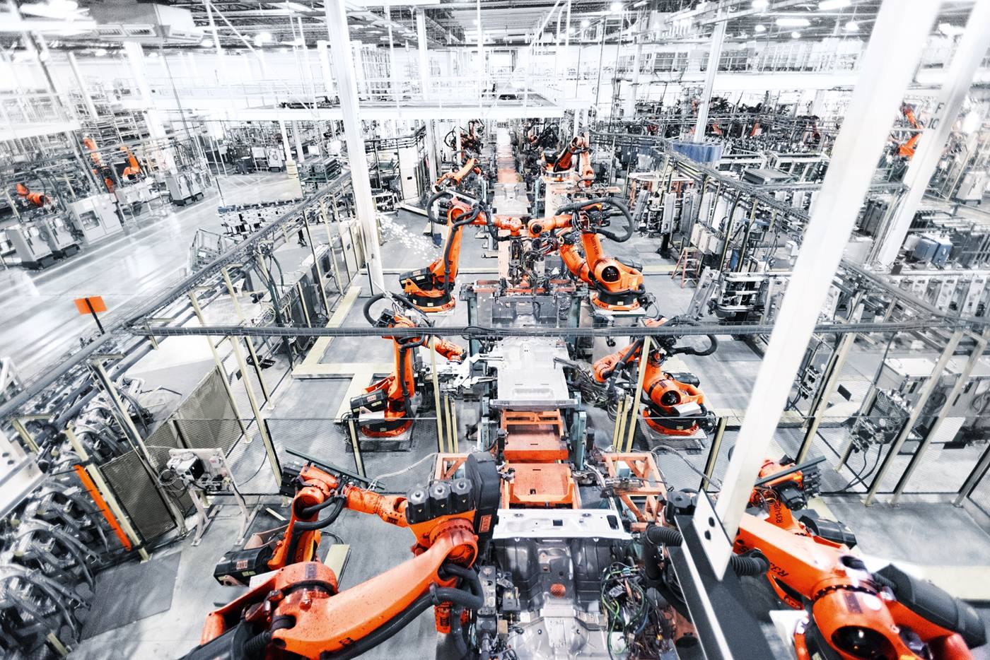 Eine KUKA Automotive-Anlage 2022: Der Anlagenbau ist ein wichtiger Teil der KUKA Gruppe. 