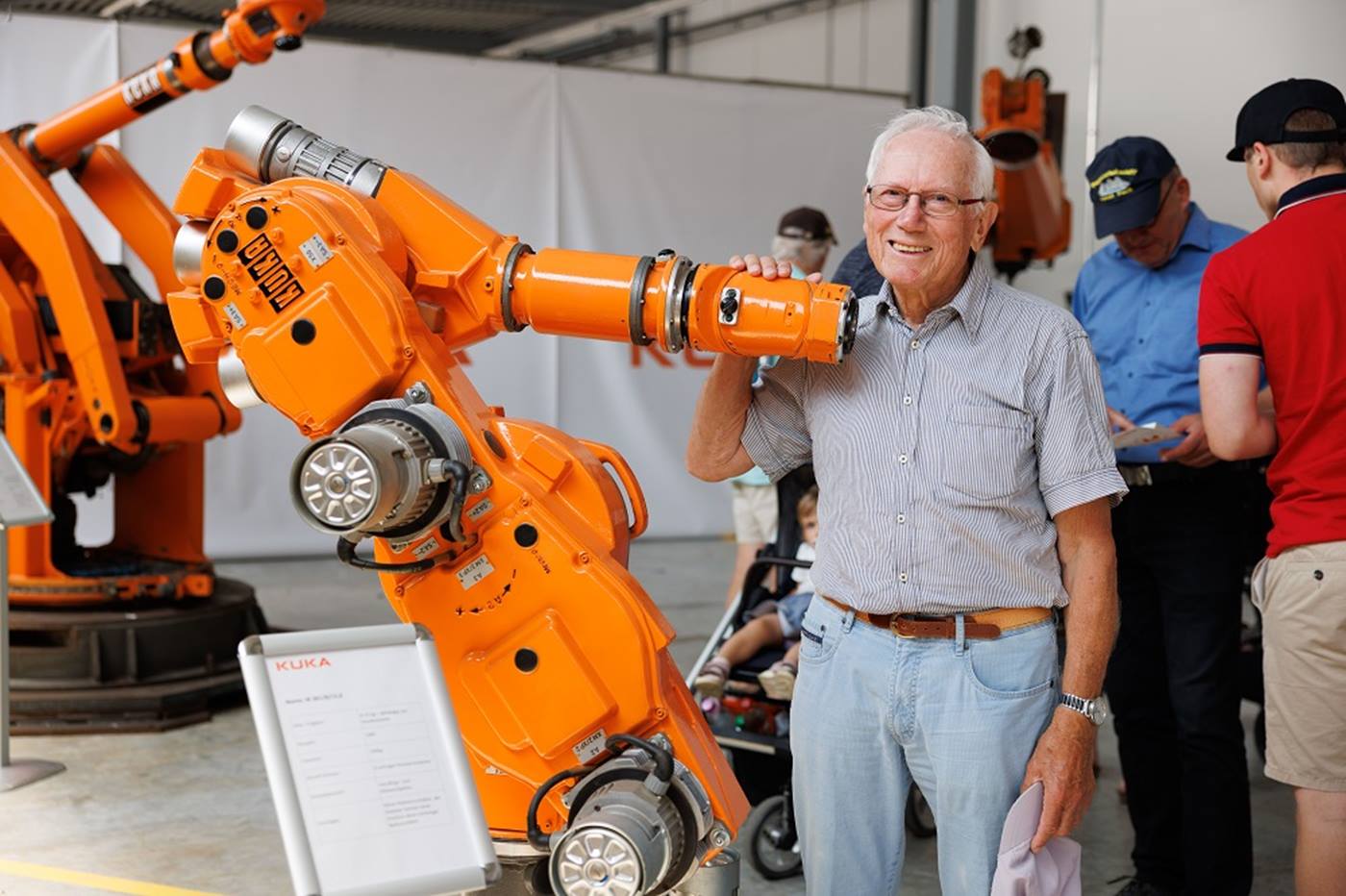 Ein Mann und ein Robot 