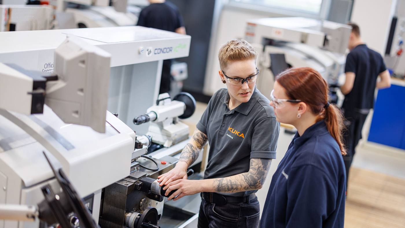 Auch Frauen bildet Bianca Czichy im Handwerk aus