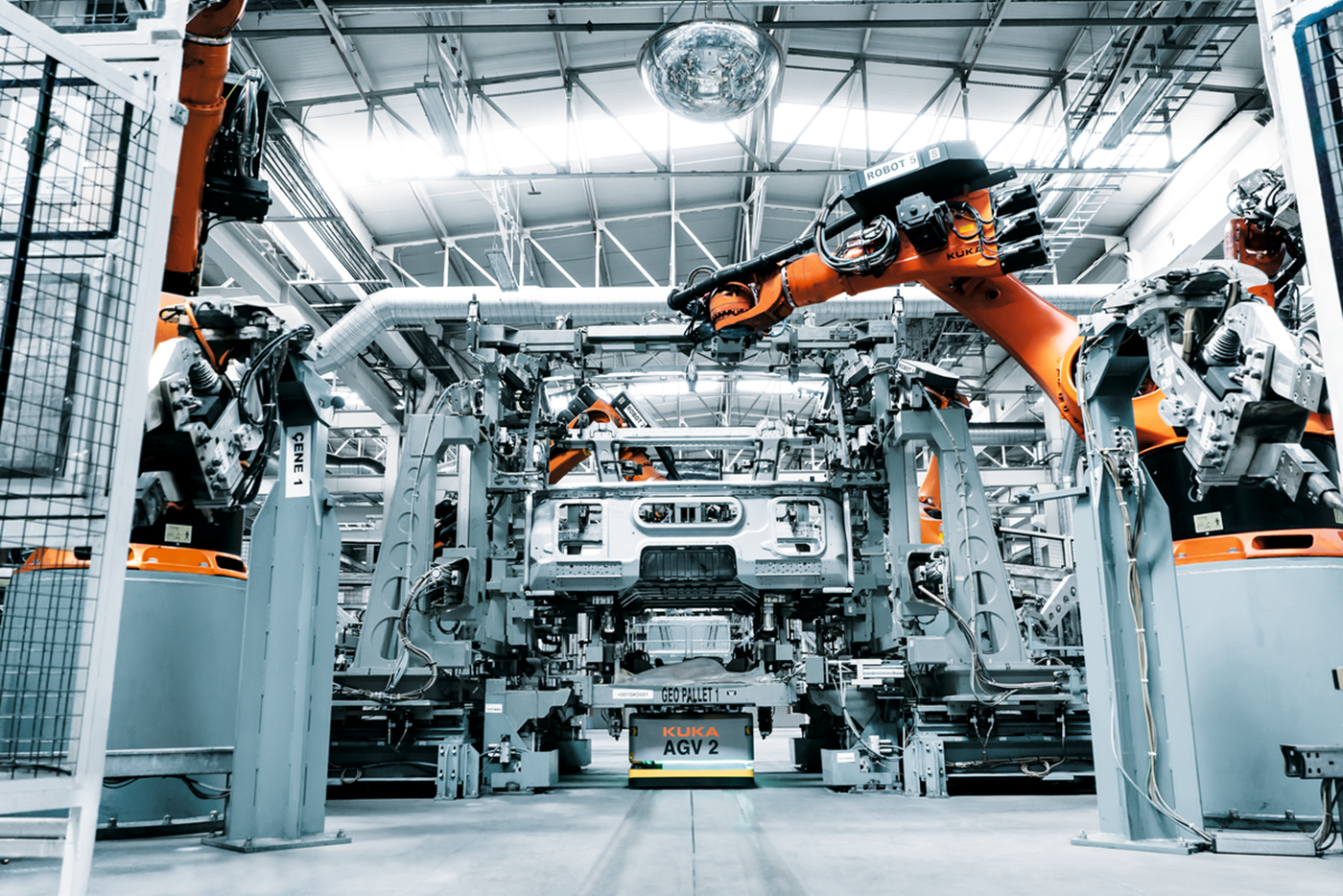 AGV in Produktionslinie im Automotive Bereich
