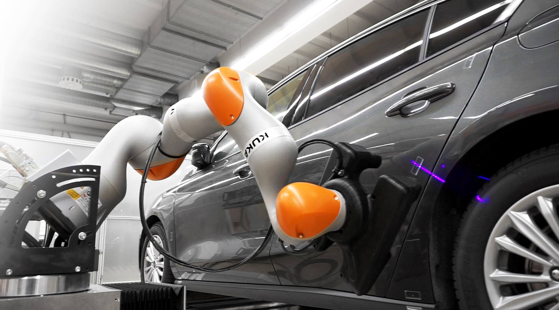 collaborative-cobot-used-for-assembly-on-the-assembly-line
