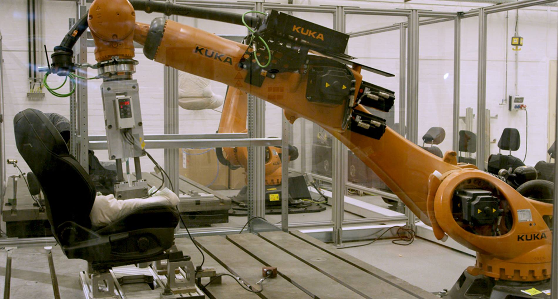 KUKA Messroboter simuliert verschiedene Belastungsprofile 