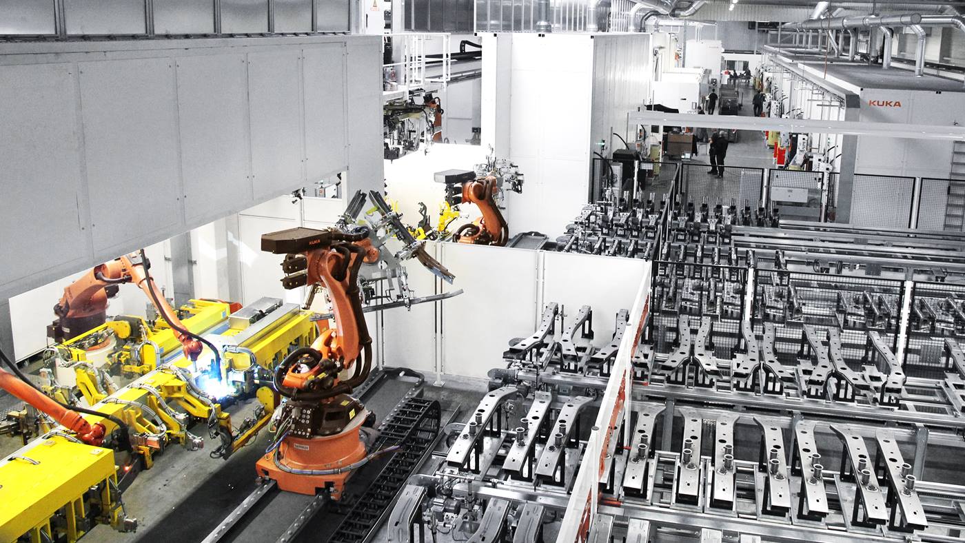 Eine vollautomatische Schutzgas-Schwei?anlage von KUKA Systems für h?chste Qualit?t.