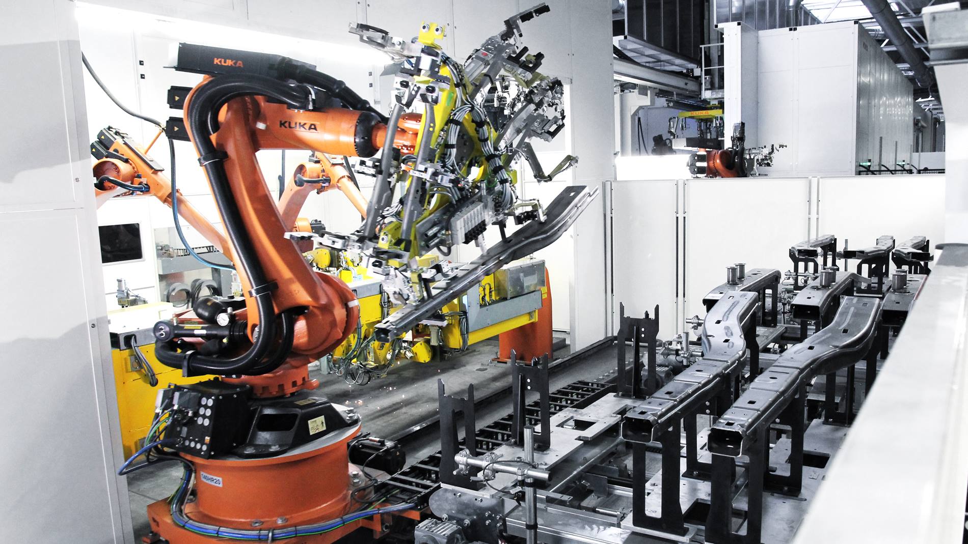 Schwei?anlage von KUKA Systems bei Gestamp