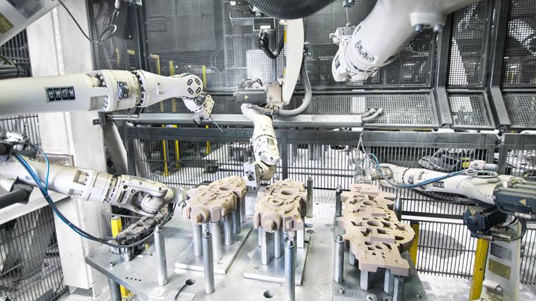 Unsere Robotik sorgt für eine vollautomatische Montage von Kurbelraumkernpaketen in gr??ter Pr?zision.