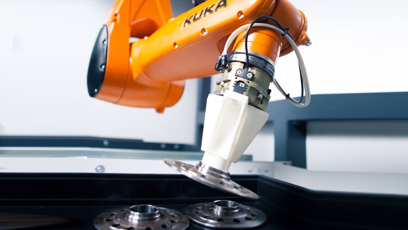 Ein 3D-Vision-Sensor erkennt die Lage der Kupplungsscheiben und übermittelt sie an den KUKA KR R900 sixx. 