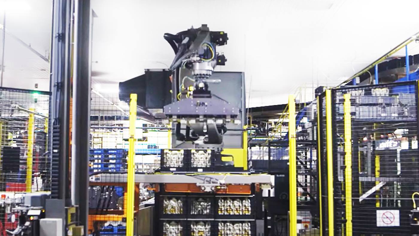 KUKA_palletizing Robots with short cycle times_in little space 
