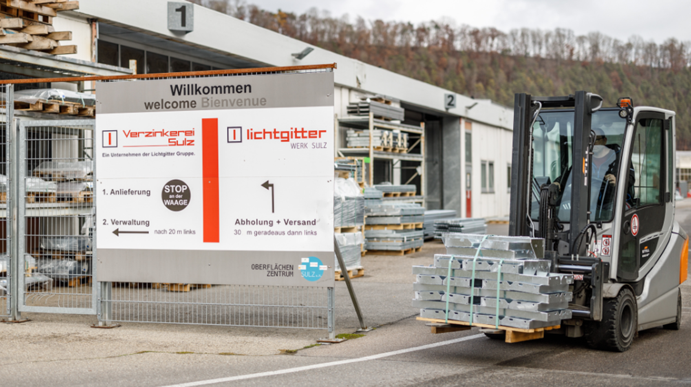 Automation with KUKA at Verzinkerei Sulz