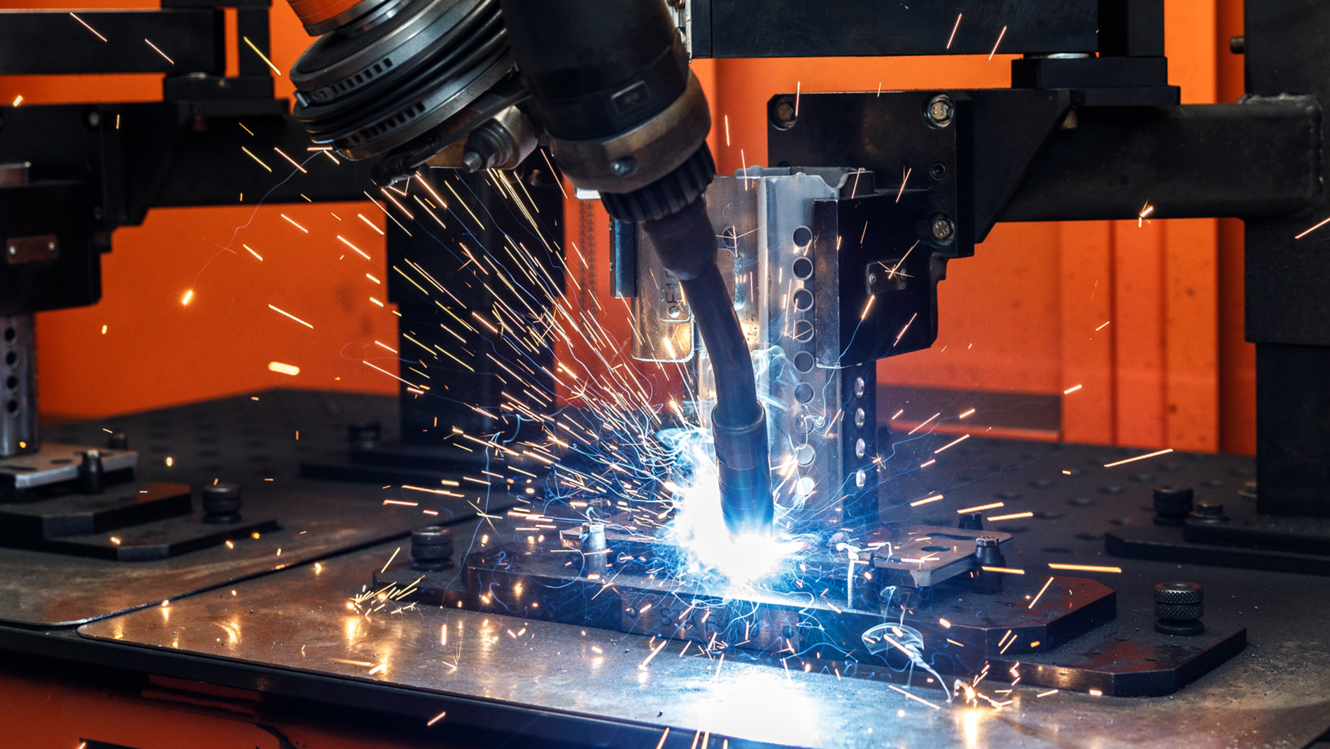 Welding with KR CYBERTECH nano