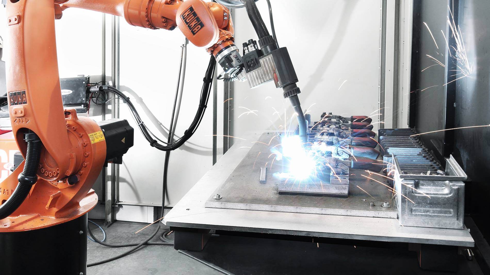 KUKA Roboter beim Schutzgasschwei?en 