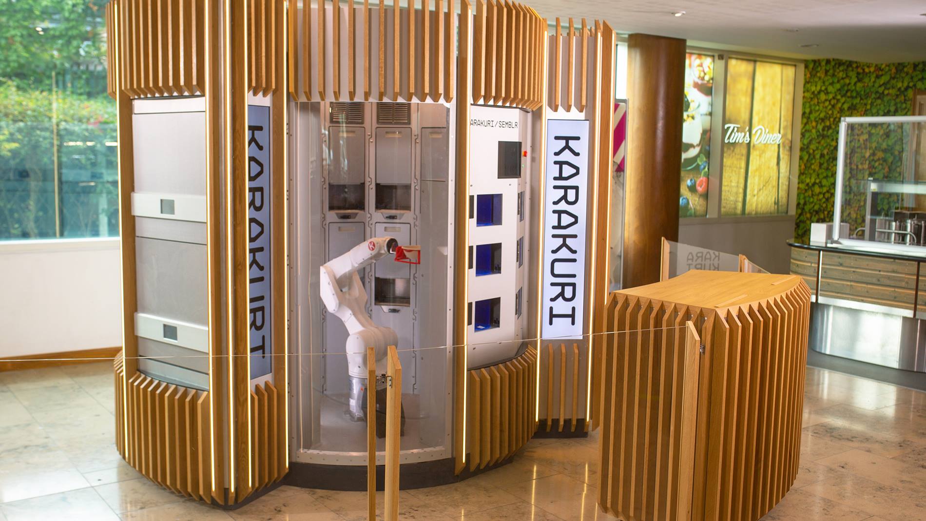 Semblr mit Kantinenroboter von KUKA
