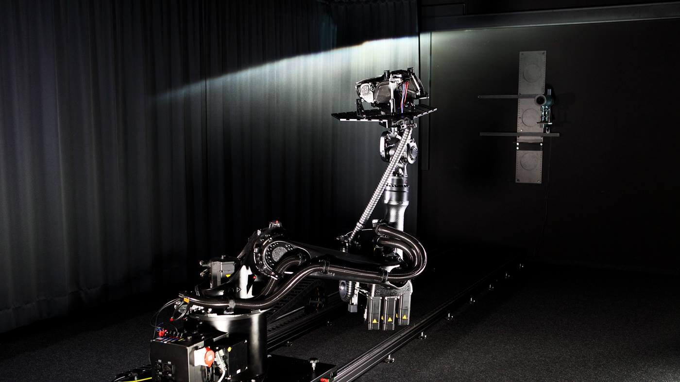 Realization of innovative goniophotometers with the help of KUKA robots
