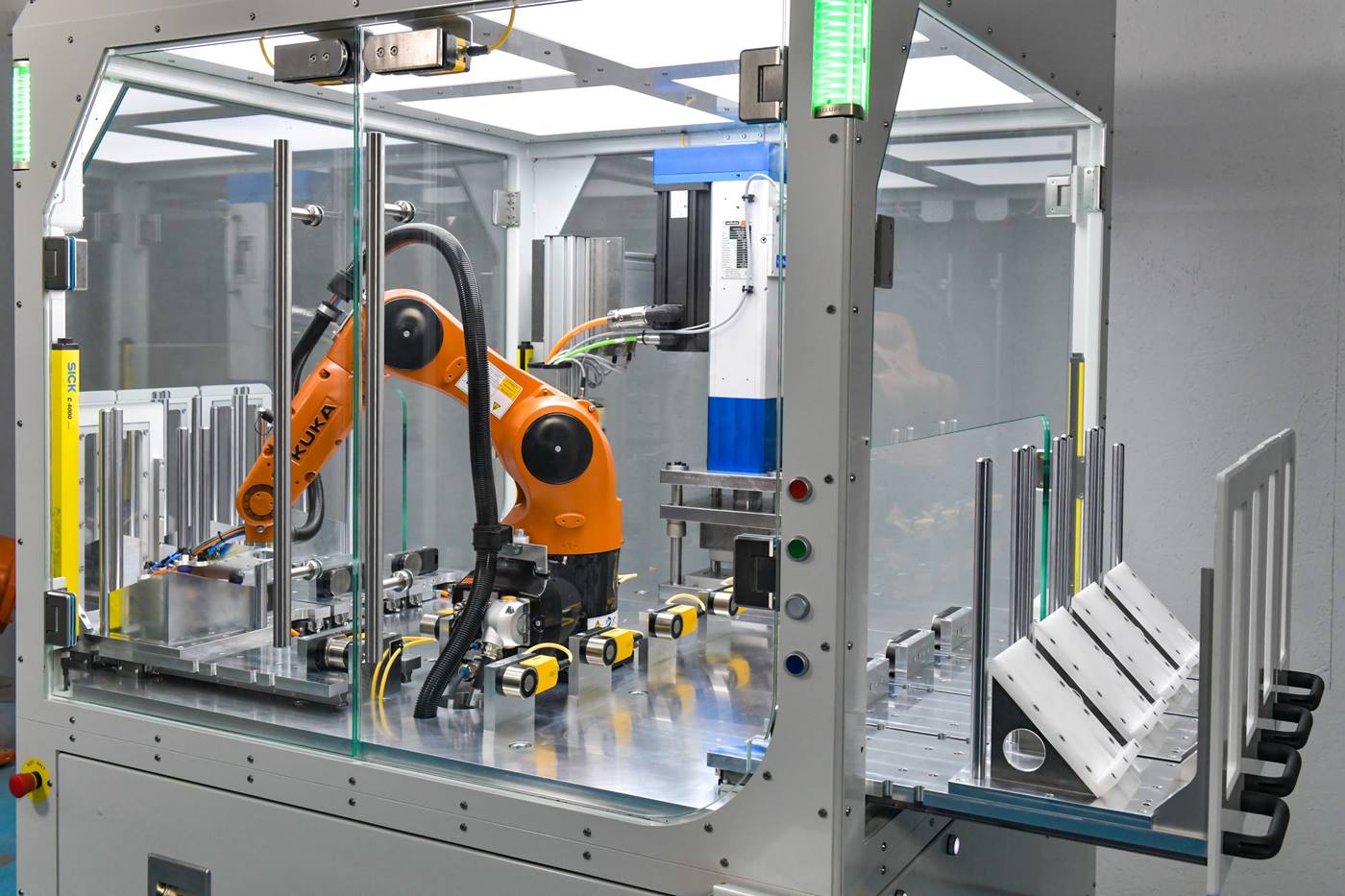 KR AGILUS Roboterzelle für mittelst?ndische Unternehmen