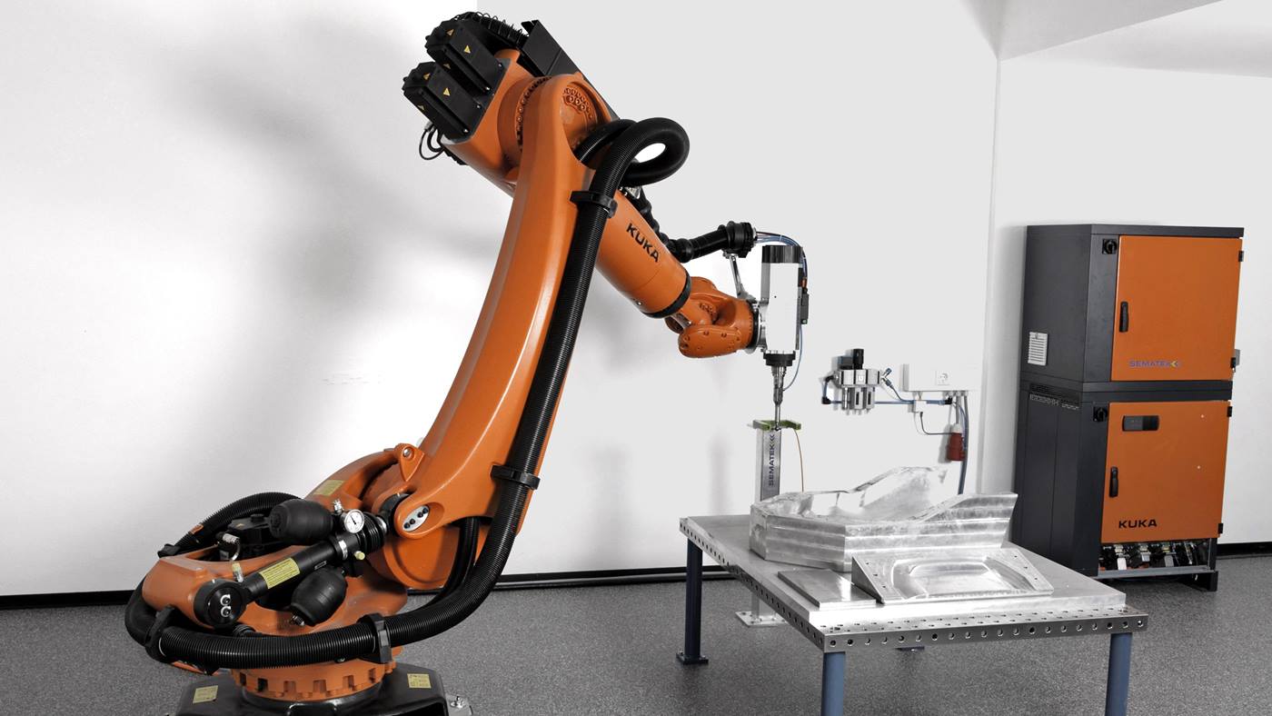 KUKA Roboter unterstützen Sematek bei der Gl?ttung von Formwerkzeugen