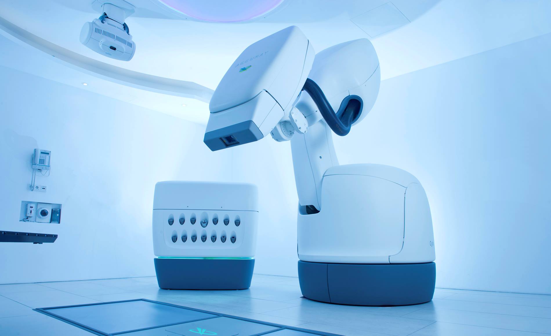 CyberKnife zur Behandlung von Krebserkrankungen von Accuray