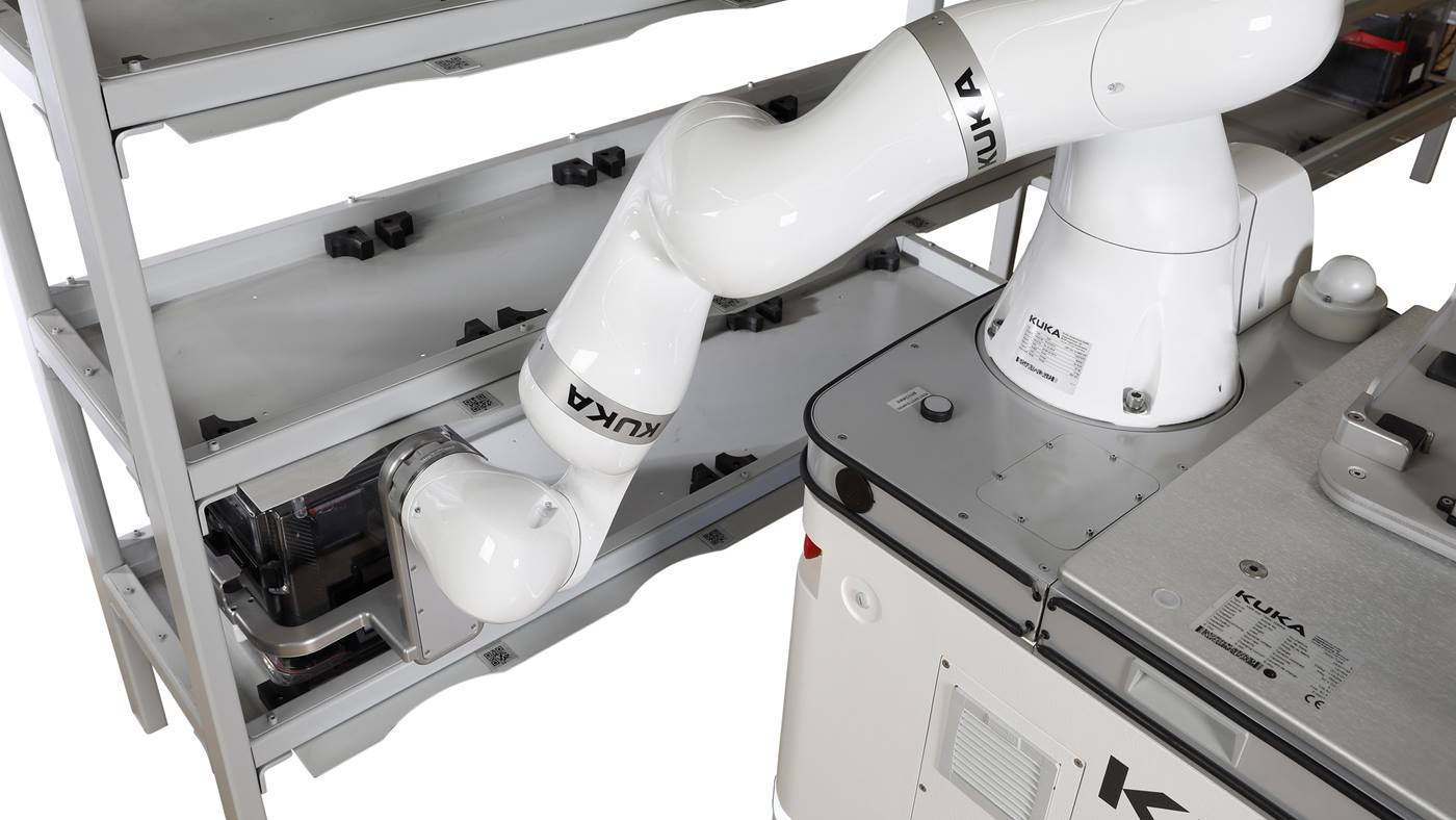 mobile-cobot-application-for-semiconductor-production