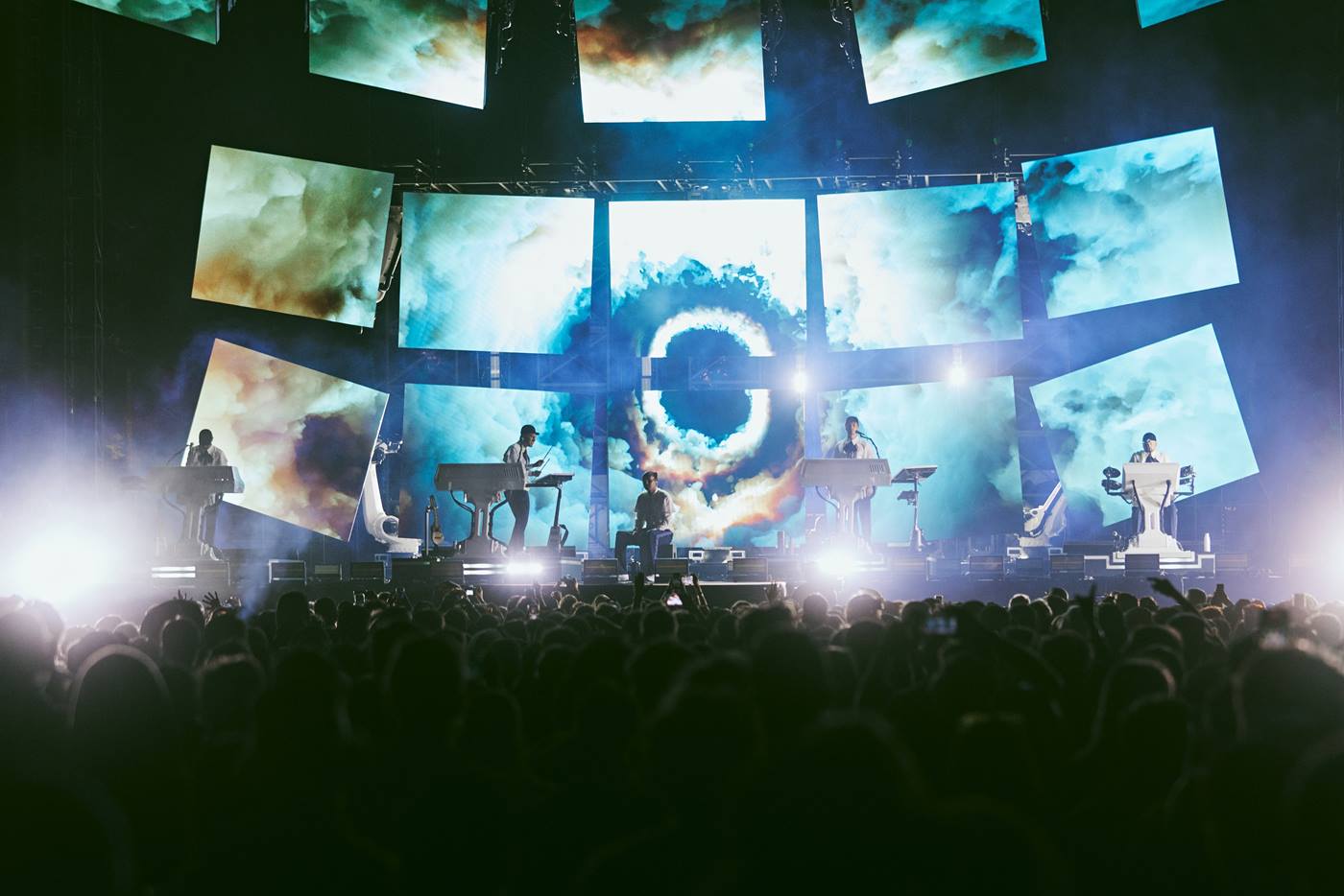 KUKA robots on stage with Stromae