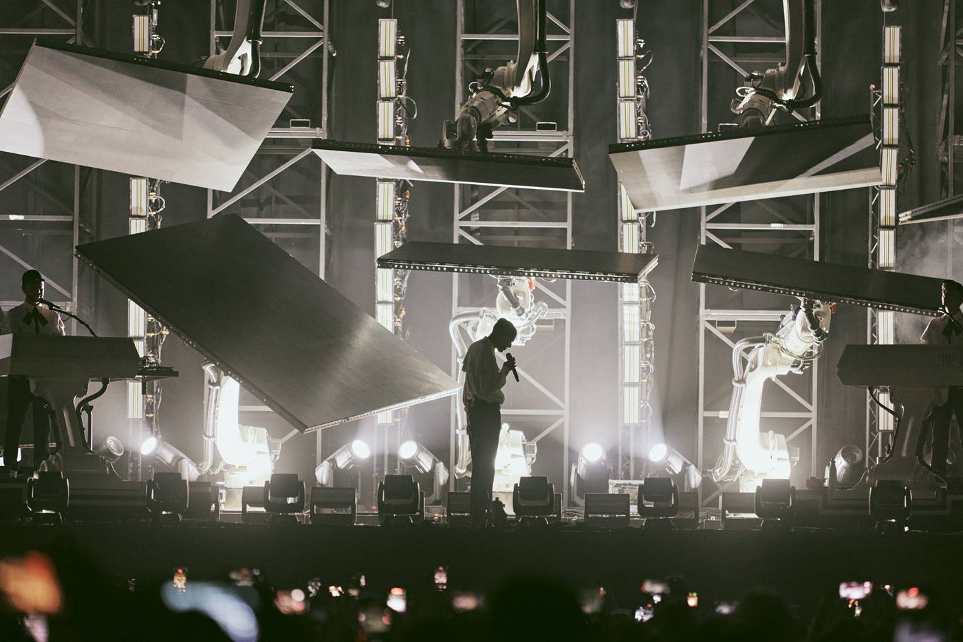 Stromae Multitude Tour with KUKA robots