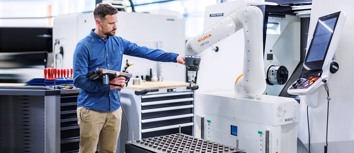 mobile-cobot-with-intuitive-operation-helps-employees-load-and-unload