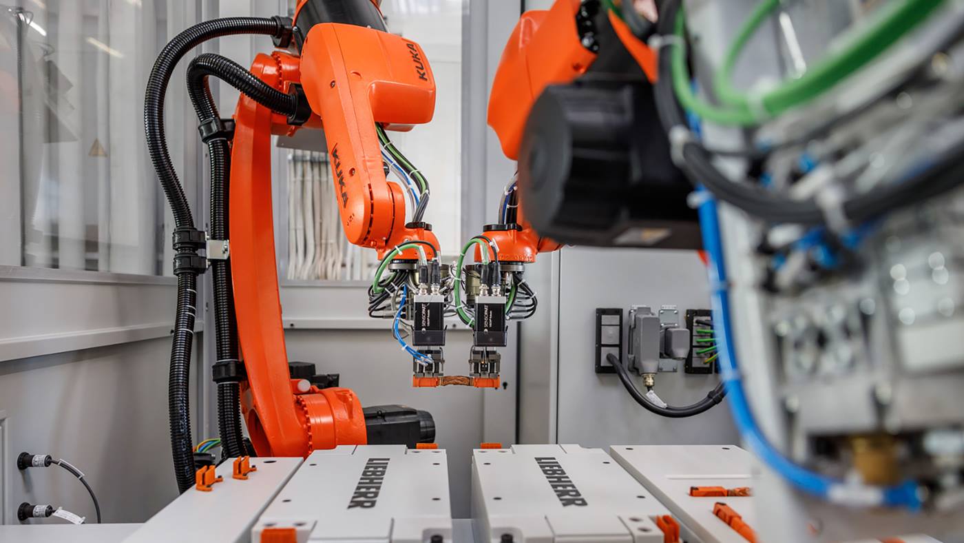 Innovative-L?sungen-im-Bereich-der-automatisierten-Fügetechniken-mit-KUKA-Robotern