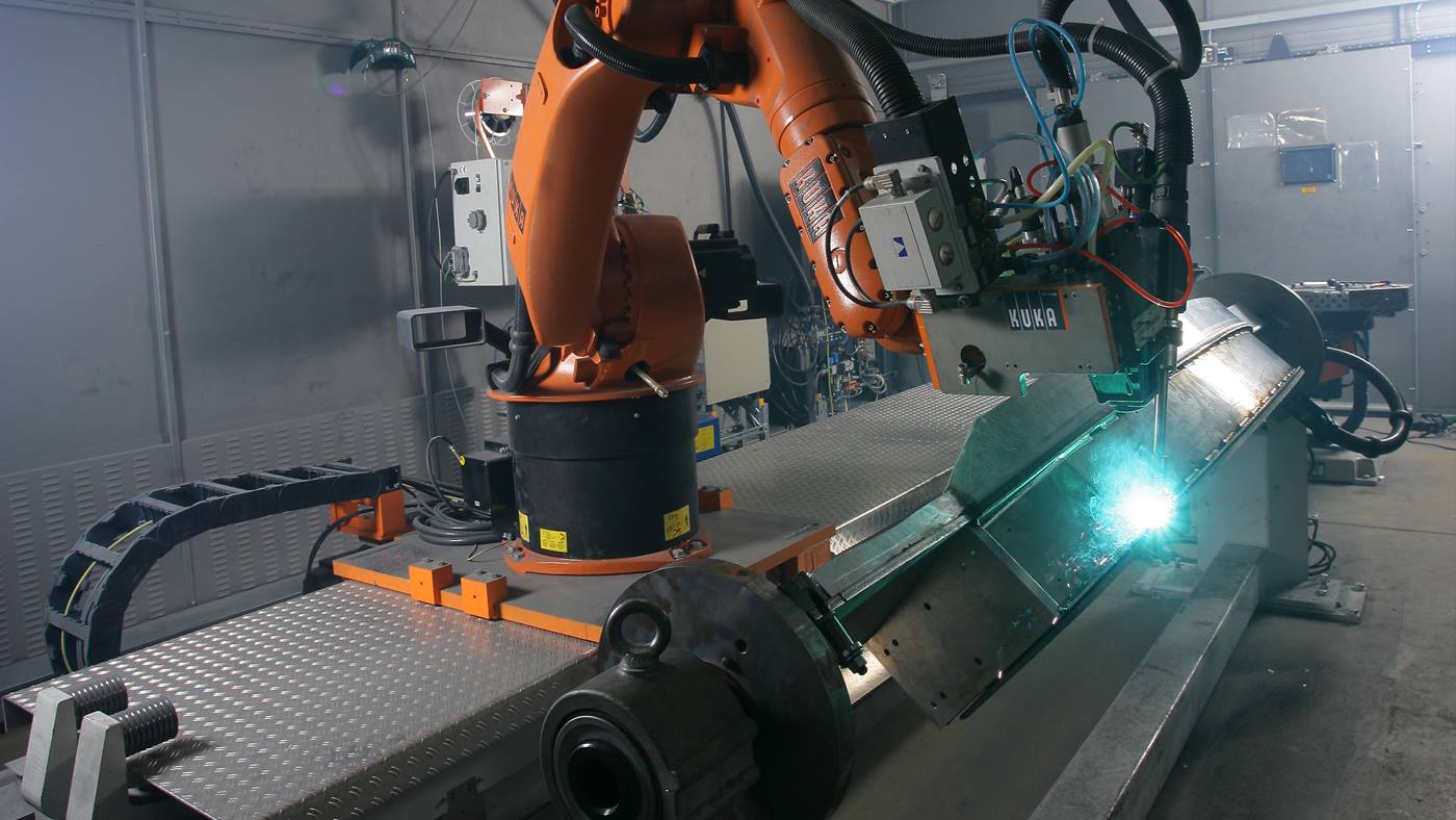 KUKA Roboter beim Laserhybrid-Schwei?en.