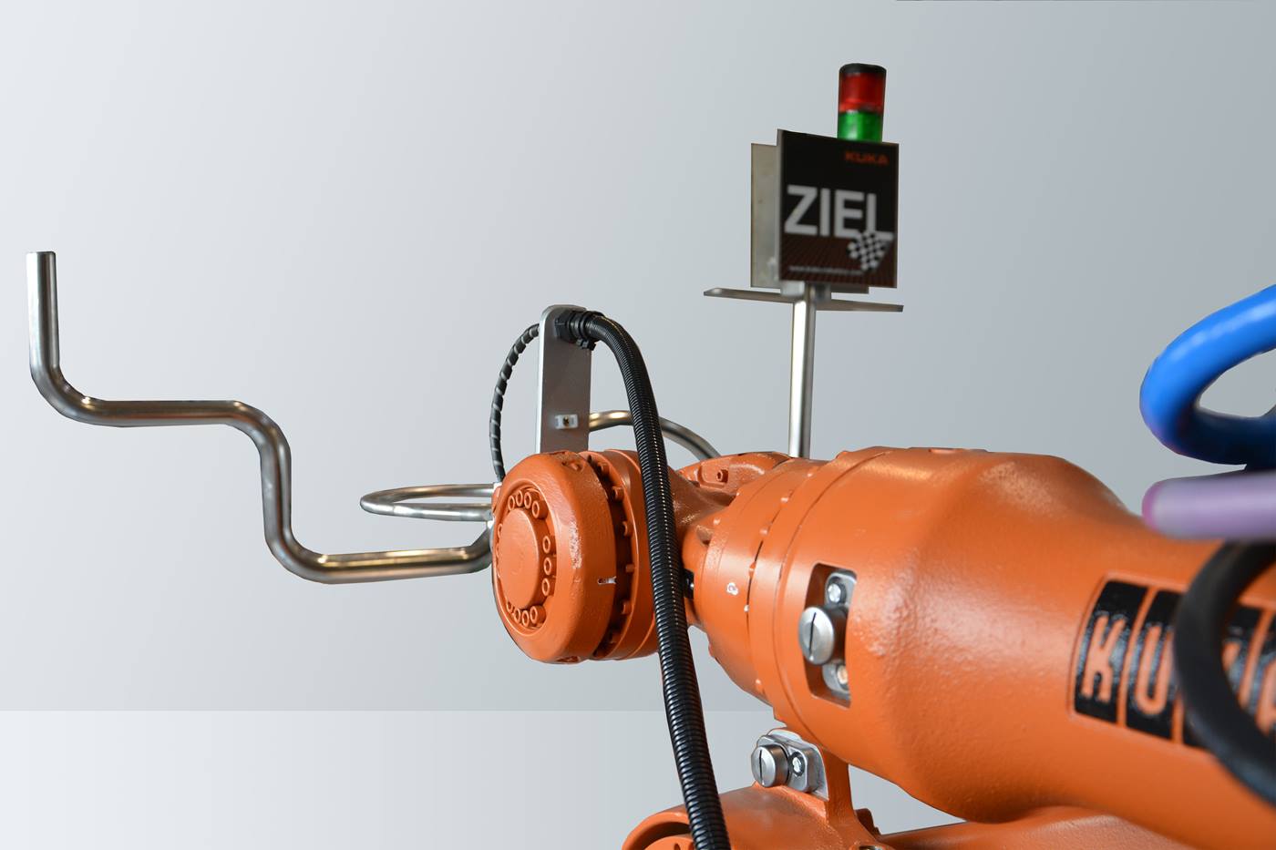 KUKA Entertainment mit dem hei?en Draht.