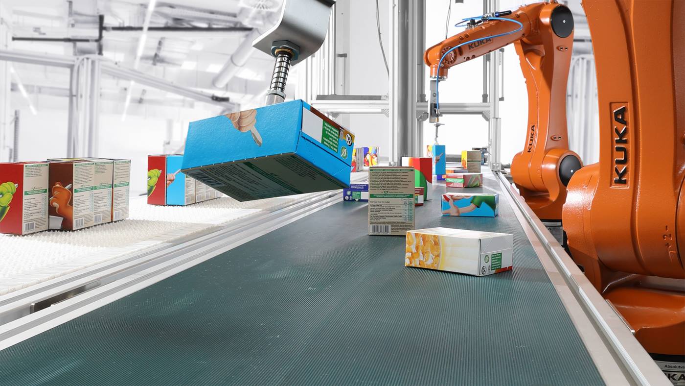 KUKA PickControl sorting packages on conveyor belt