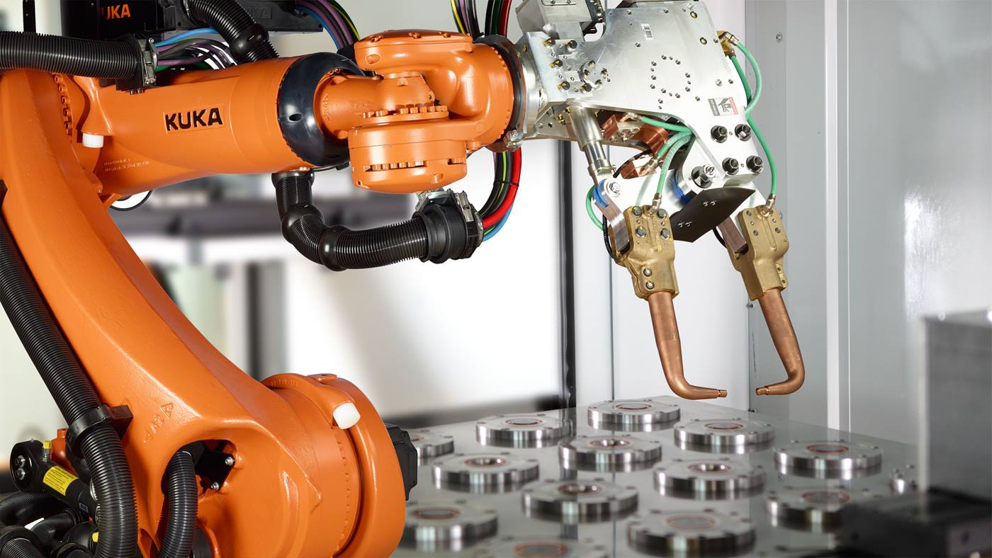 KUKA robot with KUKA EqualizingTech